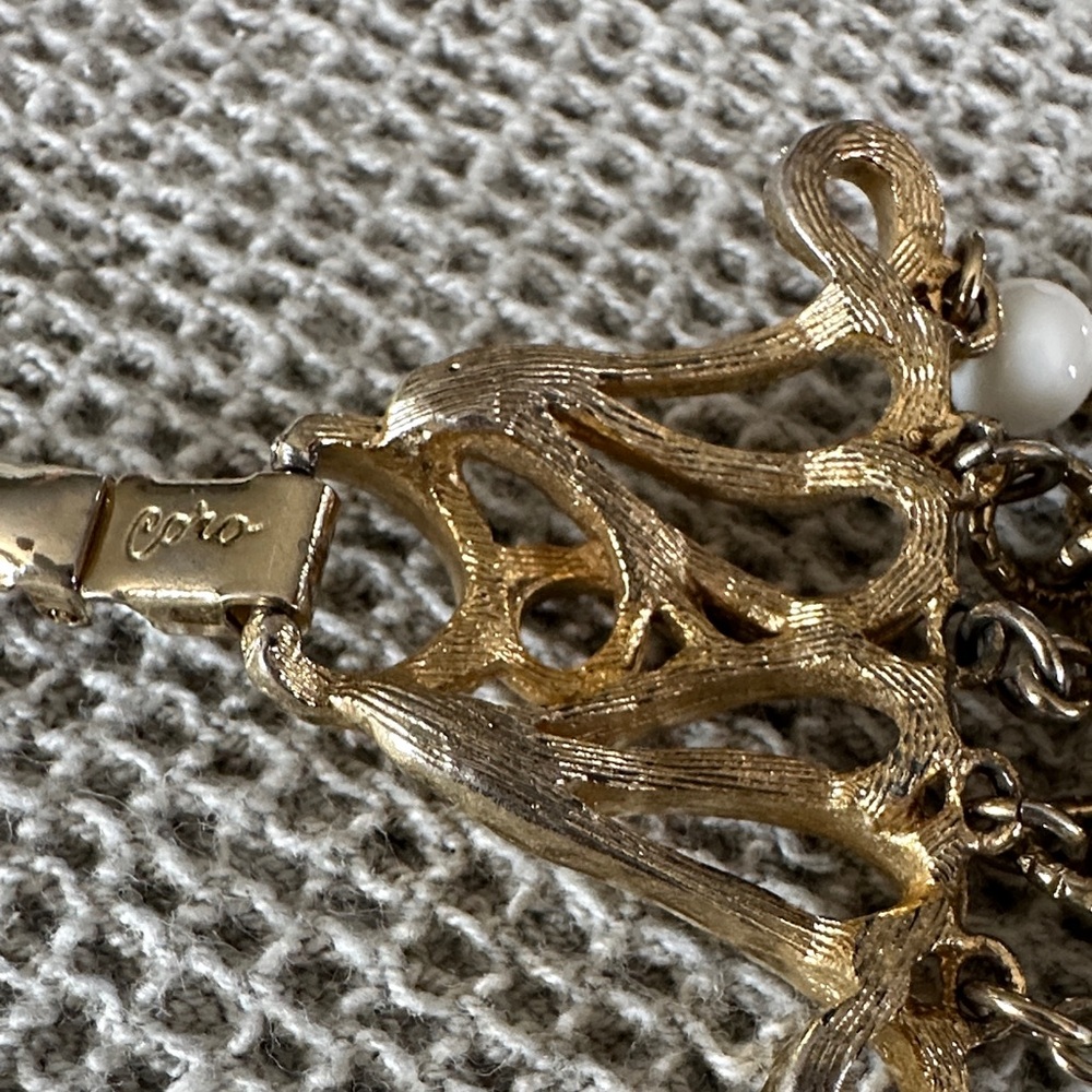 Coro Gold Tone and White Milk Glass Beaded Bracelet - Picture 3 of 7